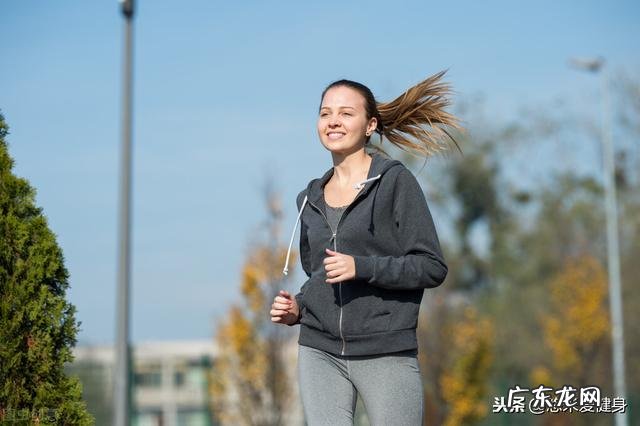 减肚子上的肉是跑步好,还是做仰卧起坐好?