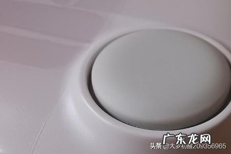 CR2032电池如何安装在体重秤上？