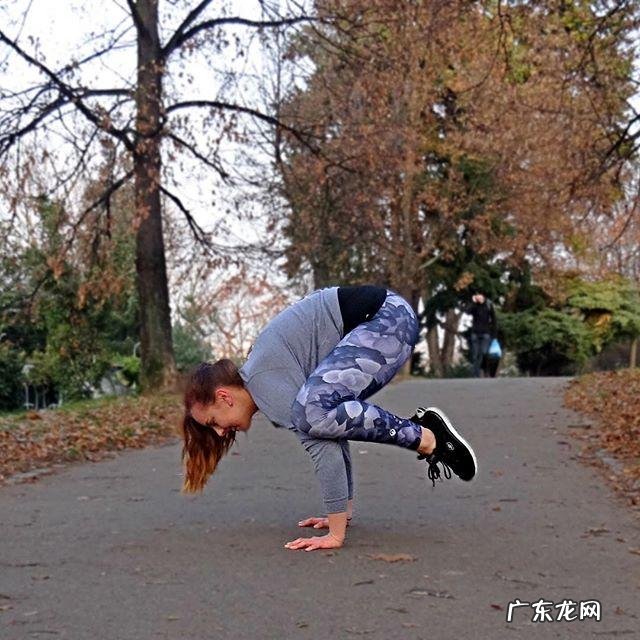 有没有瑜伽体式可以开肩开胯一起进行的?