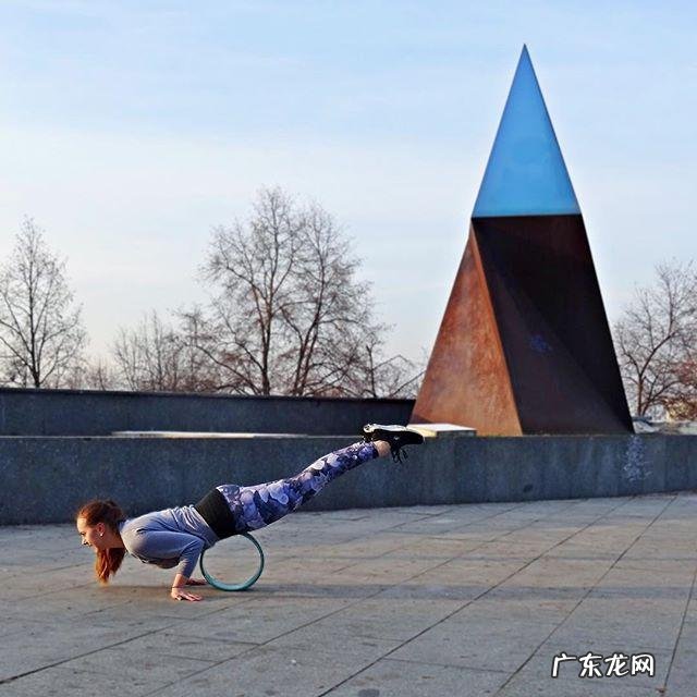 有没有瑜伽体式可以开肩开胯一起进行的?