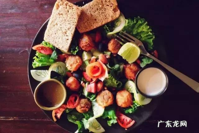 吃完饭就犯困是什么原因?怎么解决?