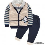 小孩子的衣服总是特别的脏怎么把它洗干净？