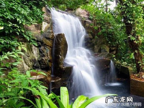 健身喝运动型饮料还是喝矿泉水好 拿运动饮料解渴是健身一大误区?