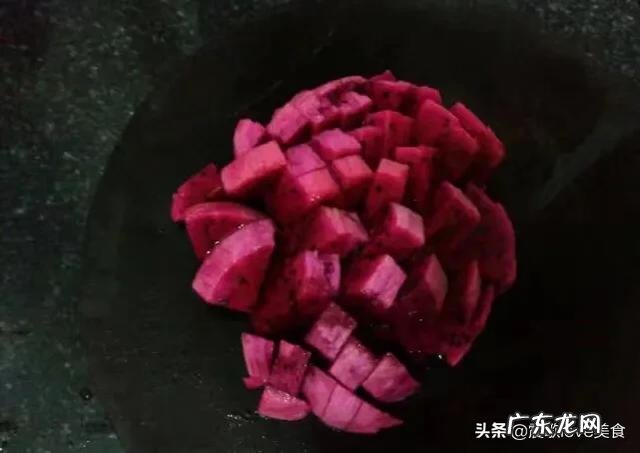 火龙果和苹果打汁功效 火龙果有哪些功效?食用时有哪些需要注意的问题?