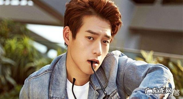 哪些明星小时候很丑，长大后却很好看