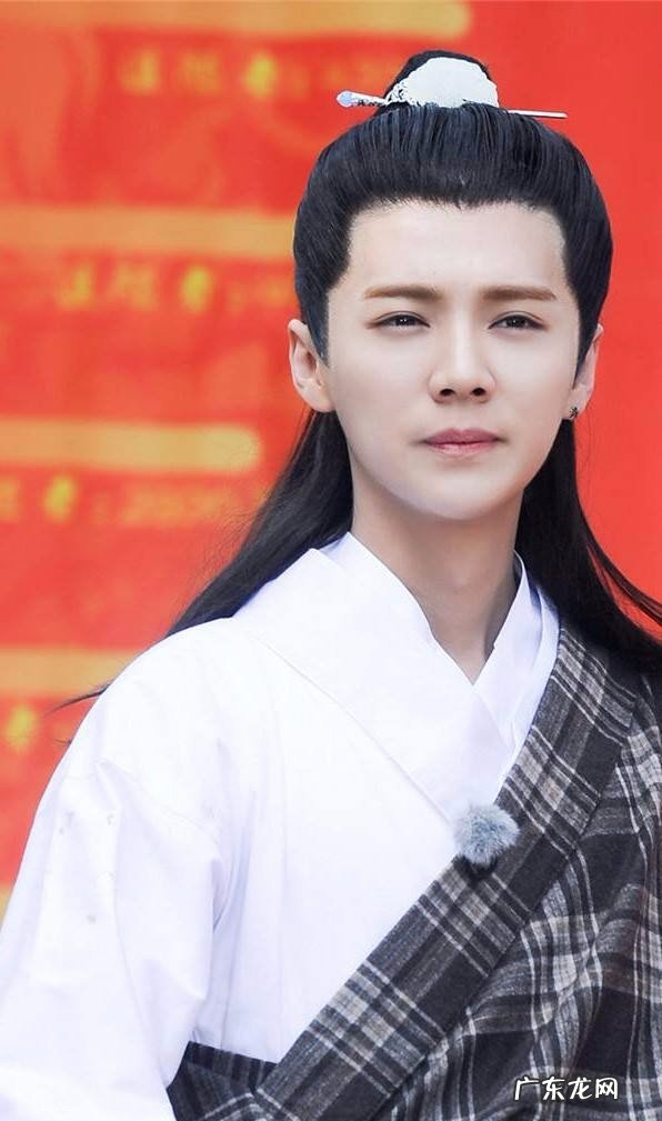 鹿晗在综艺《奔跑吧》中的表现如何