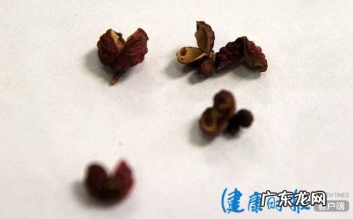 睡前泡脚对身体大有裨益，那么问题来了应该怎么泡？