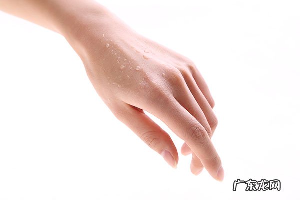 指甲竖纹多是癌症 指甲有竖纹是什么原因