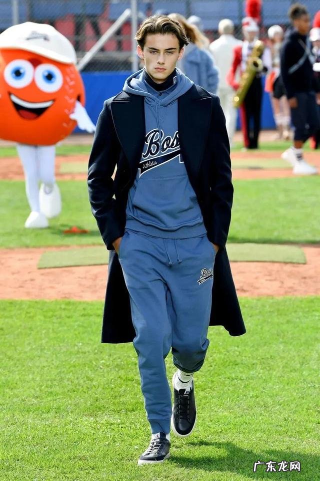 连帽卫衣穿搭春天 春季怎样搭配连帽卫衣