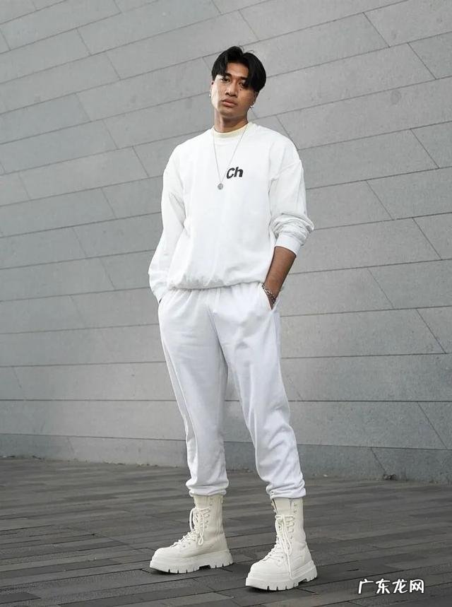 连帽卫衣穿搭春天 春季怎样搭配连帽卫衣