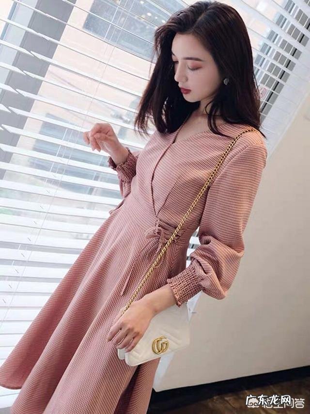 上身胖的女生穿什么裙子好看？