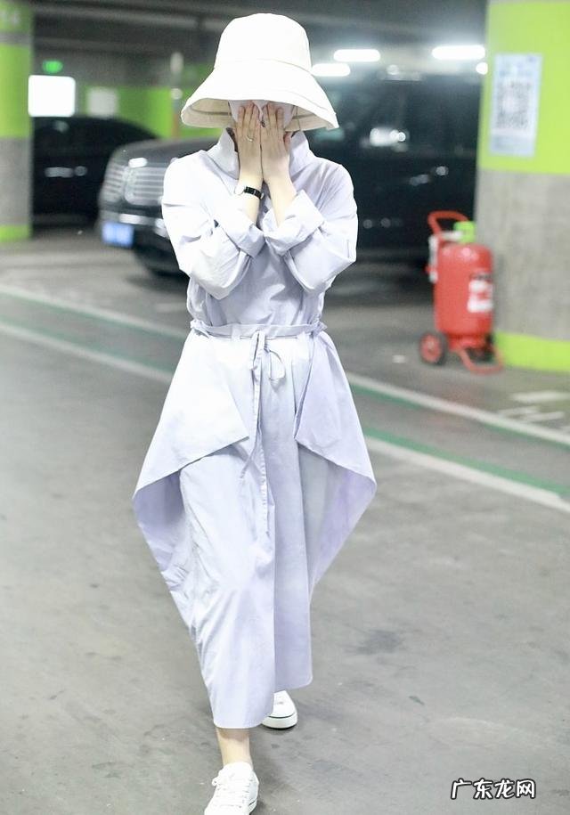 赵丽颖产后四个月了还没复出，现状怎么样？