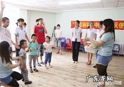 自闭症小孩，要怎样教他社交呢？