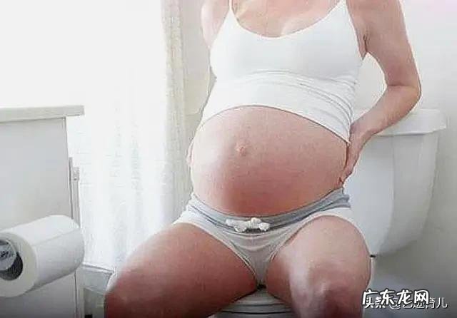 怀孕30天了，有时候感觉像来例假，这样正常吗？