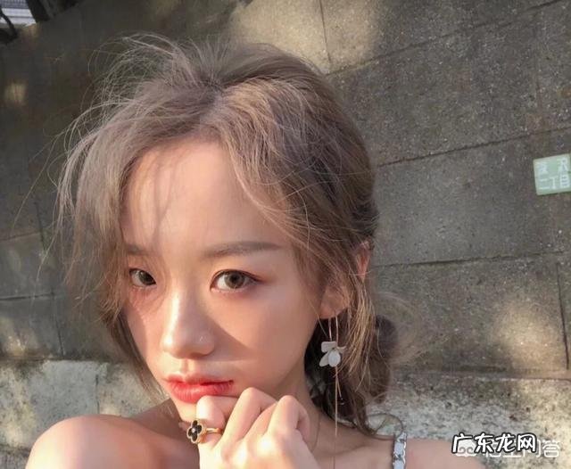 头发随着年龄增大变卷变油是否正常?