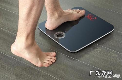 和女朋友聊天的时候要怎么找话题？