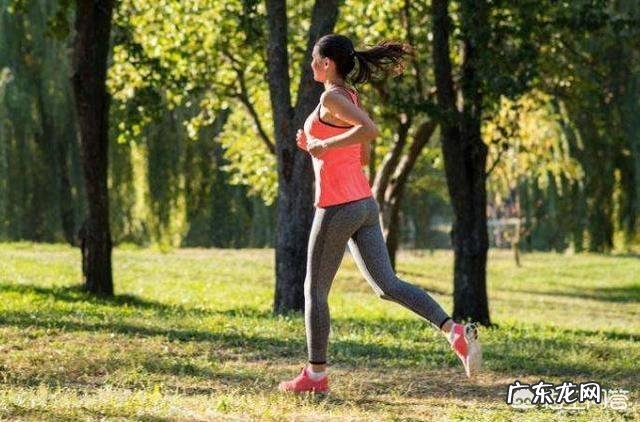跑步减脂看的是跑步的时间还是速度？有哪些讲究？