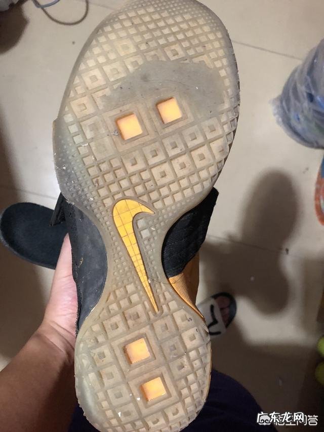 帮忙推荐羽毛球鞋,露天,水泥地面,体重180斤?