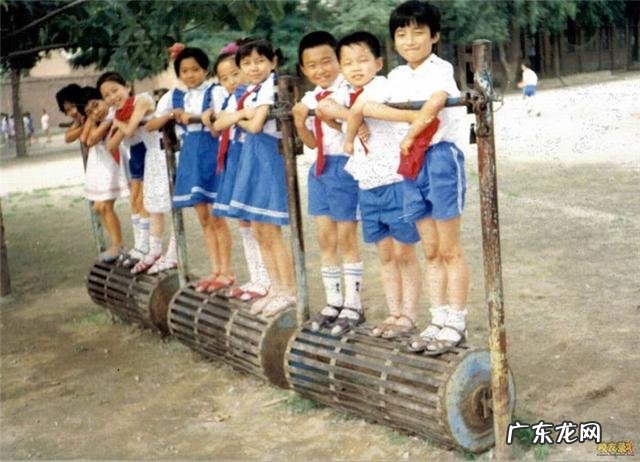 凉鞋配袜子这么土的搭配，怎么搭能变时髦精？