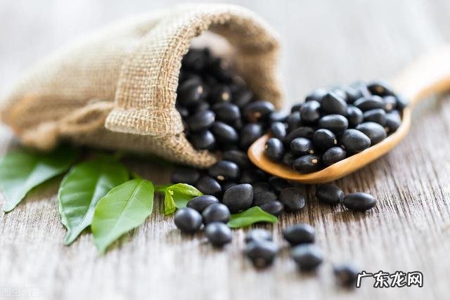 黑豆和黄豆哪个打的豆浆营养好？