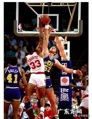 如果出现一个强壮的3米巨人，去打NBA会怎样呢