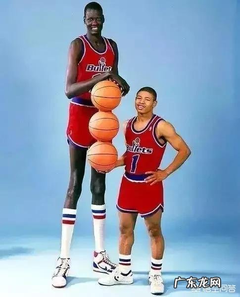 如果出现一个强壮的3米巨人，去打NBA会怎样呢