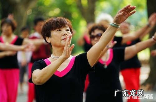 你觉得老太太跳广场舞真的是为了健身吗?