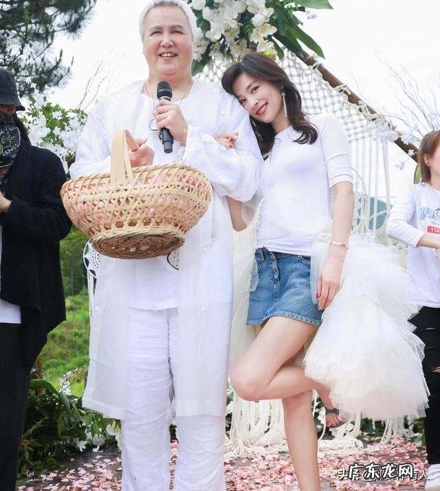 张庭直播间哭诉不容易,拥有40亿存货的她,到底多有钱?