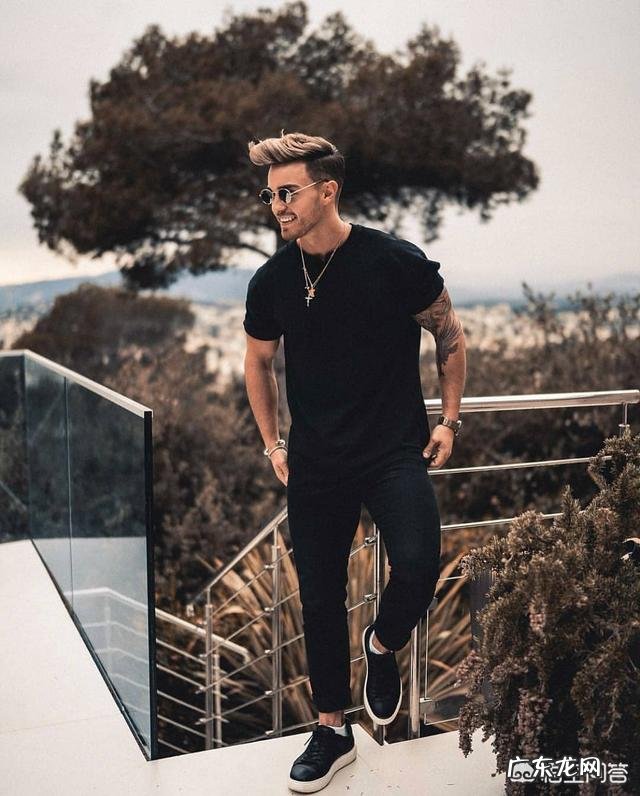 男生腿短穿什么裤子跟T恤比较搭？