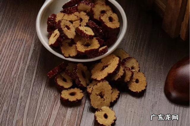 黄芪、枸杞、桂圆和红枣能一起泡水喝吗?有什么功效吗?