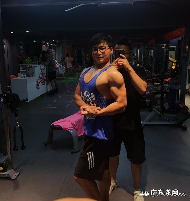 男生173cm，68kg，减脂和增肌哪个优先？