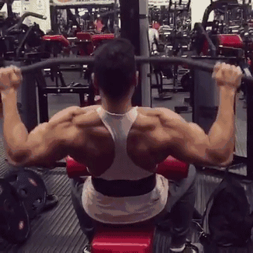 男生173cm，68kg，减脂和增肌哪个优先？