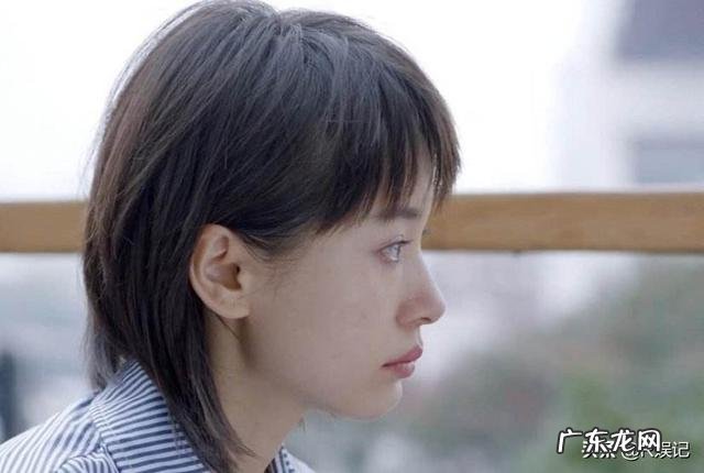 王子文高铁踩桌板是否应该被谴责