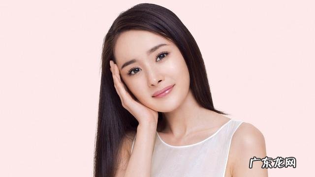 嘴唇总是特别干，并且每天脱落一层皮是怎么回事