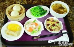 坐月子diyi周吃什么比较好？