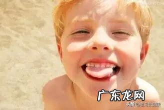 喝水吃东西打嗝是怎么回事？