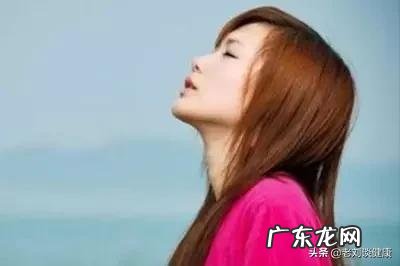 喝水吃东西打嗝是怎么回事？