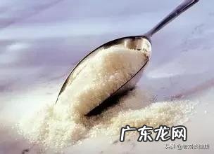 喝水吃东西打嗝是怎么回事？