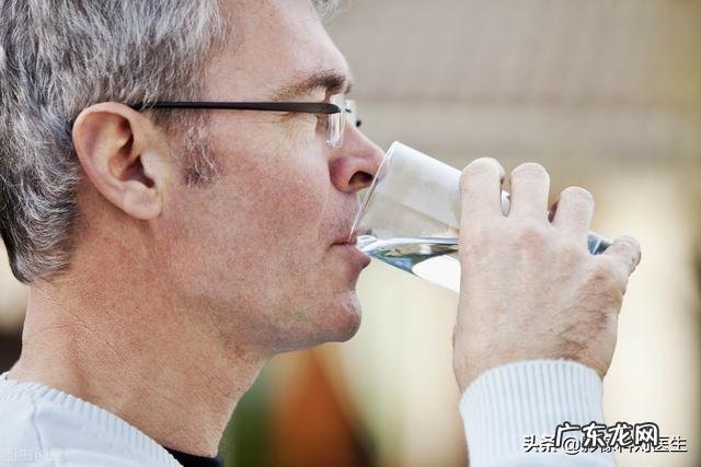 尿酸500多不发作不疼 尿酸500，但是不发作也不痛，需要医zhi吗？