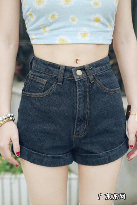 腿粗的妹子上身比较瘦,该如何搭配衣服?