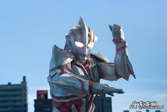 奈克瑟斯奥特曼打怪兽为什么人间体会受伤