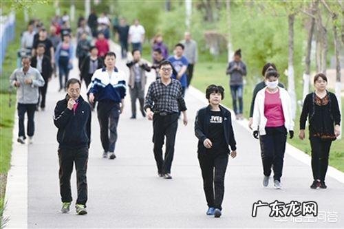 为什么成都人走路的步伐那么慢