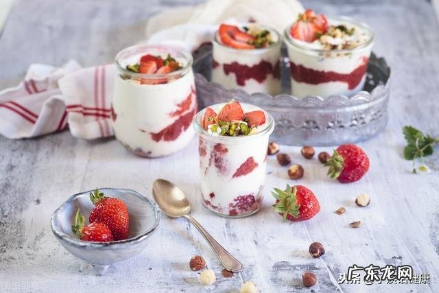 25岁女生应该吃什么来保养皮肤和身体？ 25岁女性吃什么保养品