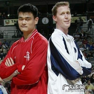 在体坛哪些人跟姚明合影,能在身高体型上占到优势