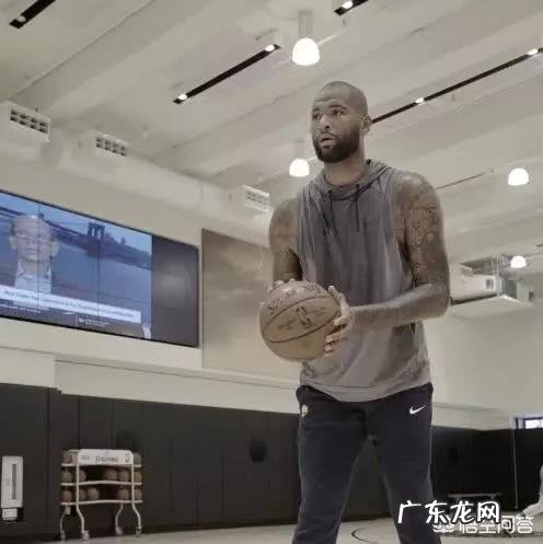 在体坛哪些人跟姚明合影,能在身高体型上占到优势