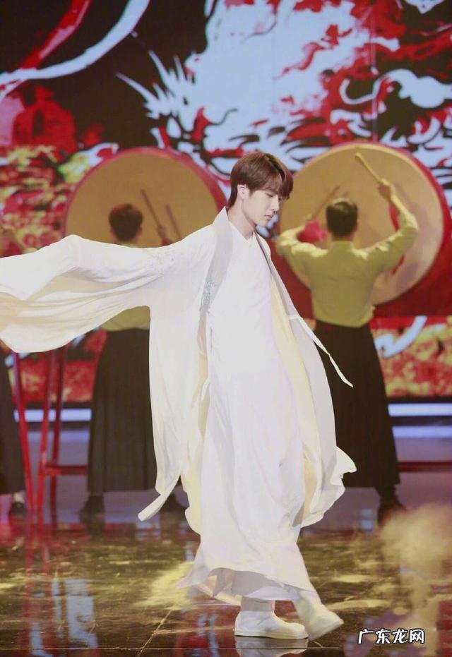 为什么看国内的男/女团唱跳总有一种很违和很尴尬的感觉?