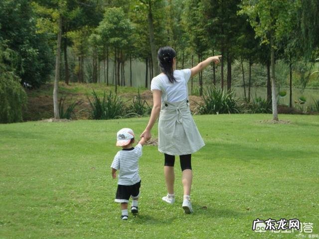 家庭教育中,爸爸的角色重要还是妈妈的角色重要