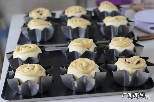 如何做出美味香甜的红豆面包？