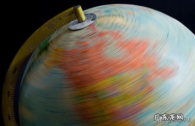 一个十公斤的物体在一万米高空中或更高重量会逐渐变轻吗