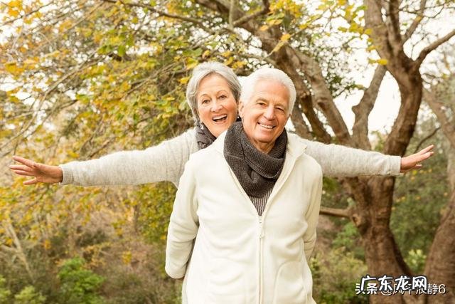 父亲体重一直在下降，去医院检查也没什么问题。老年人要注意什么